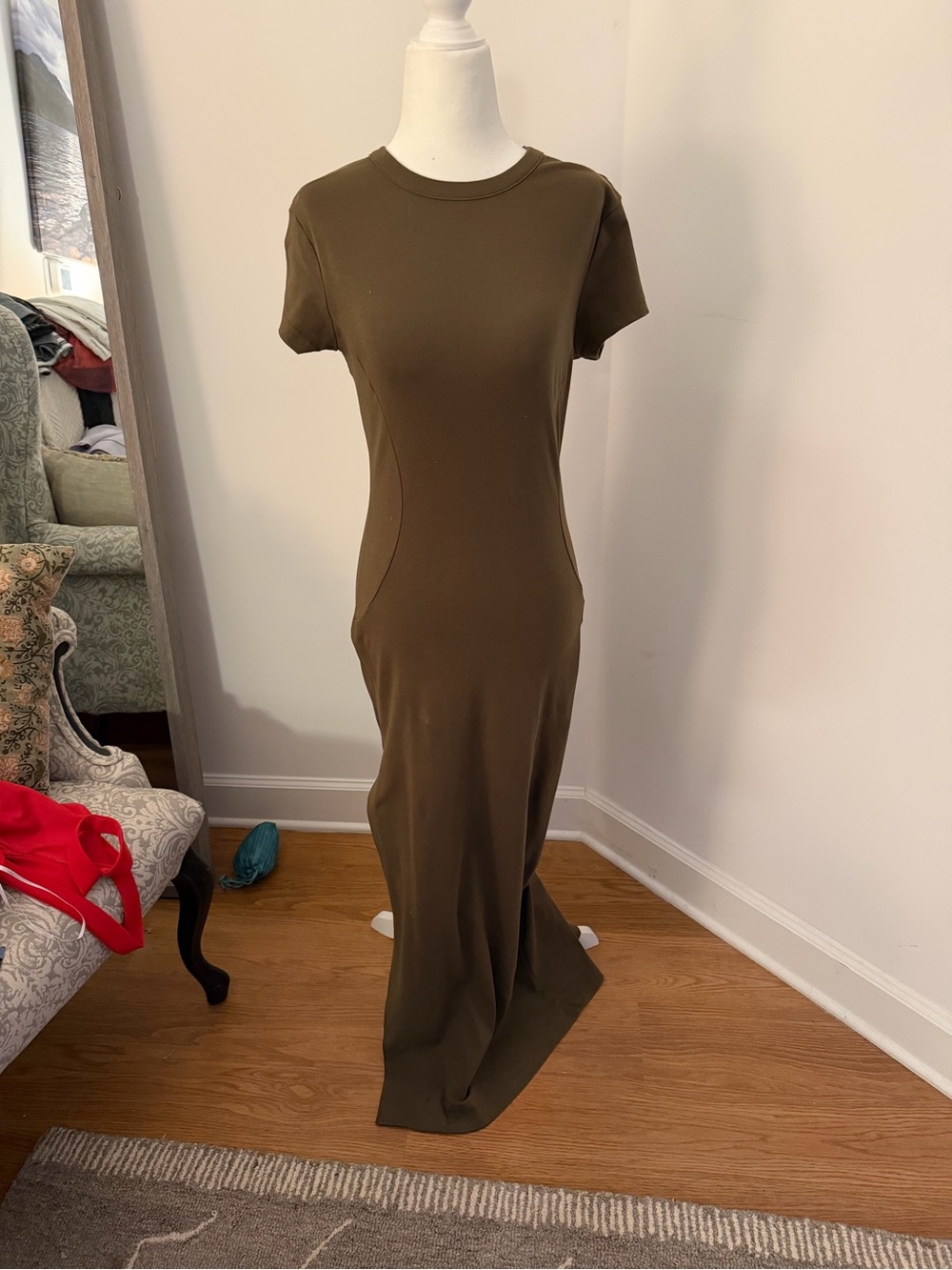 Sleek Olive Short-Sleeve Maxi Dress